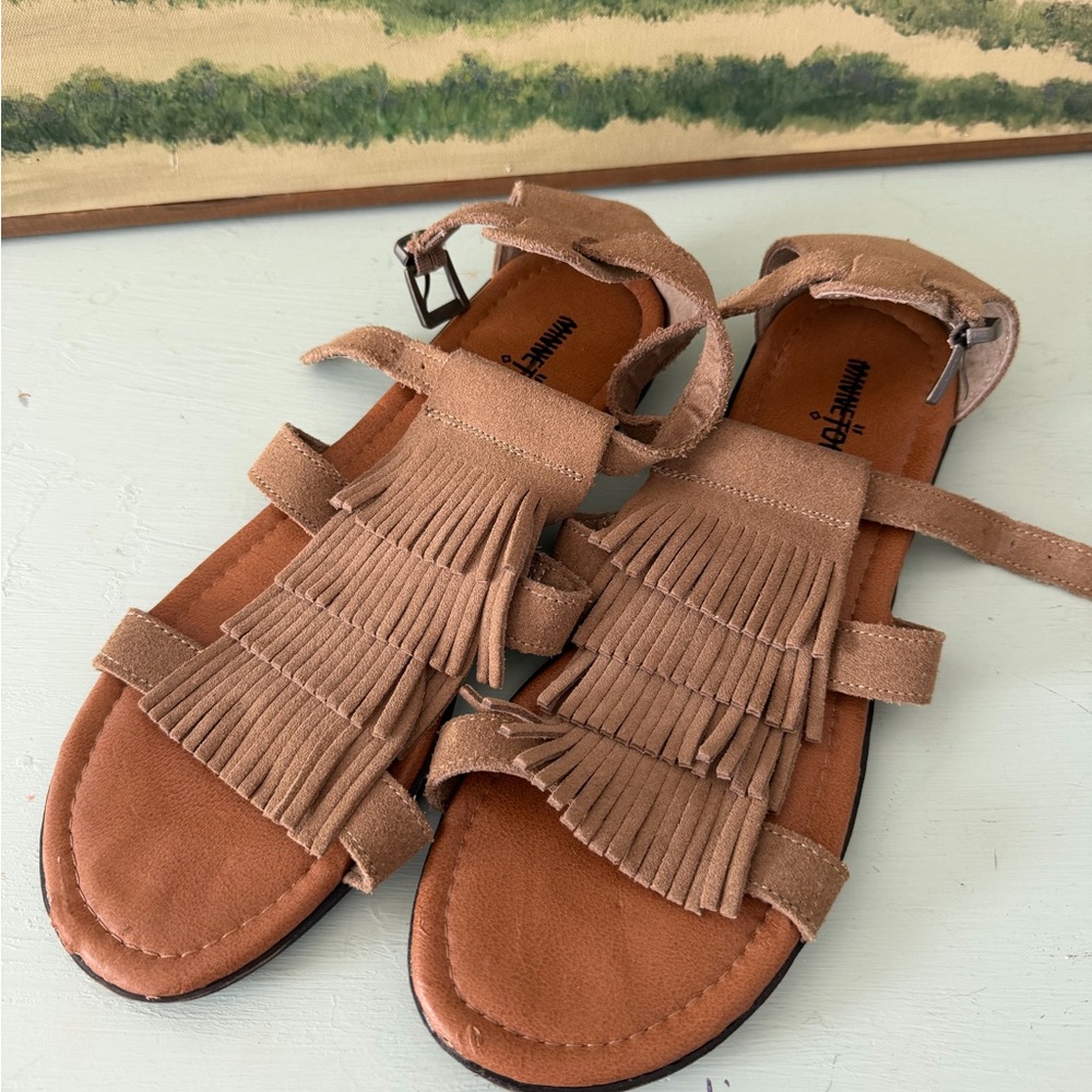 Minnetonka Maui Fringe Sandals Taupe Size 9 NWOB